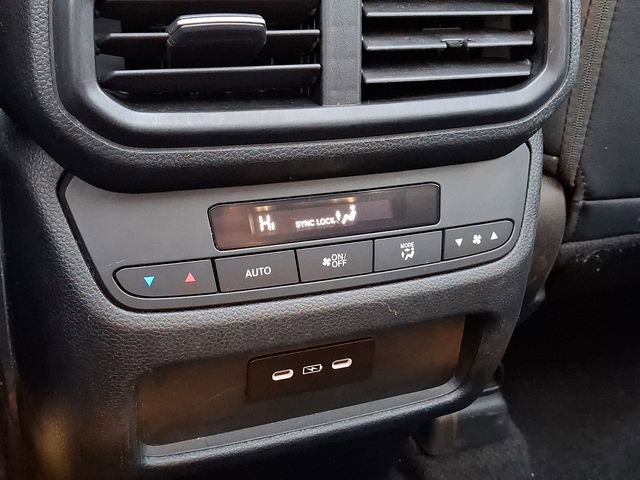 Used 2024 Honda Pilot Touring image 11