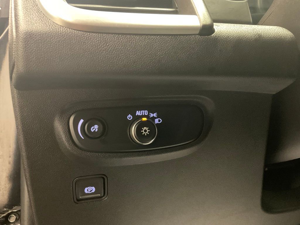 Used 2024 GMC Terrain SLE image 17