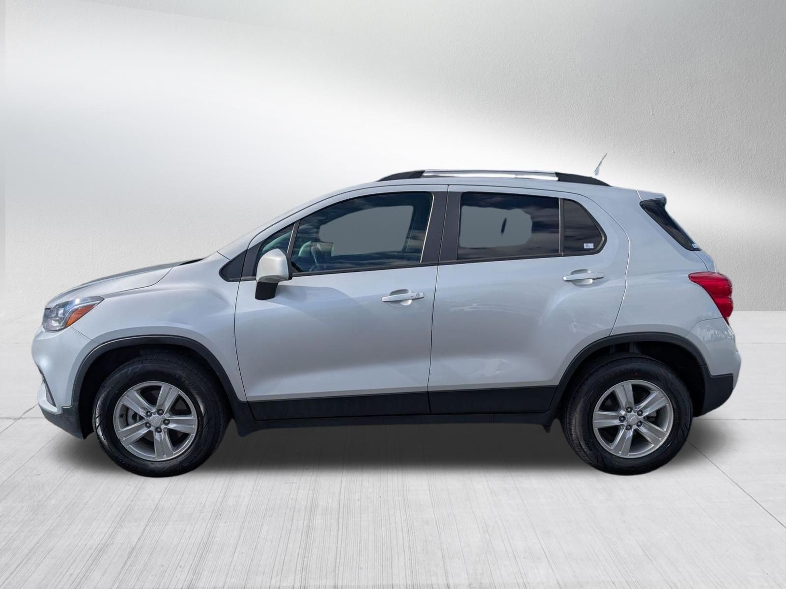 Certified 2022 Chevrolet Trax LT w/ LT Convenience Package AWD/4WD image 3