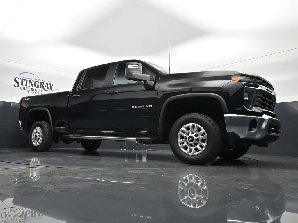 Used 2025 Chevrolet Silverado 2500 LT w/ Convenience Package image 17