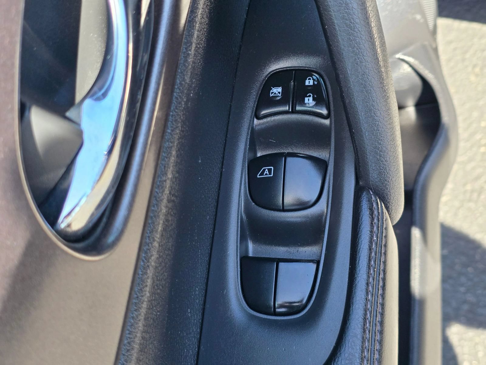 Used 2016 Nissan Rogue S FWD image 22