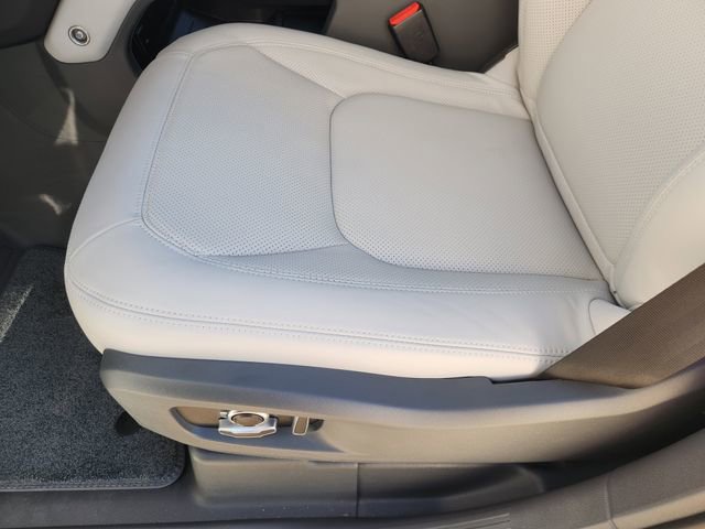 Used 2026 Land Rover Defender 130 S image 17