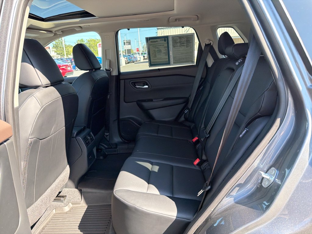 Used 2023 Nissan Rogue SV w/ SV Premium B Package AWD/4WD image 17