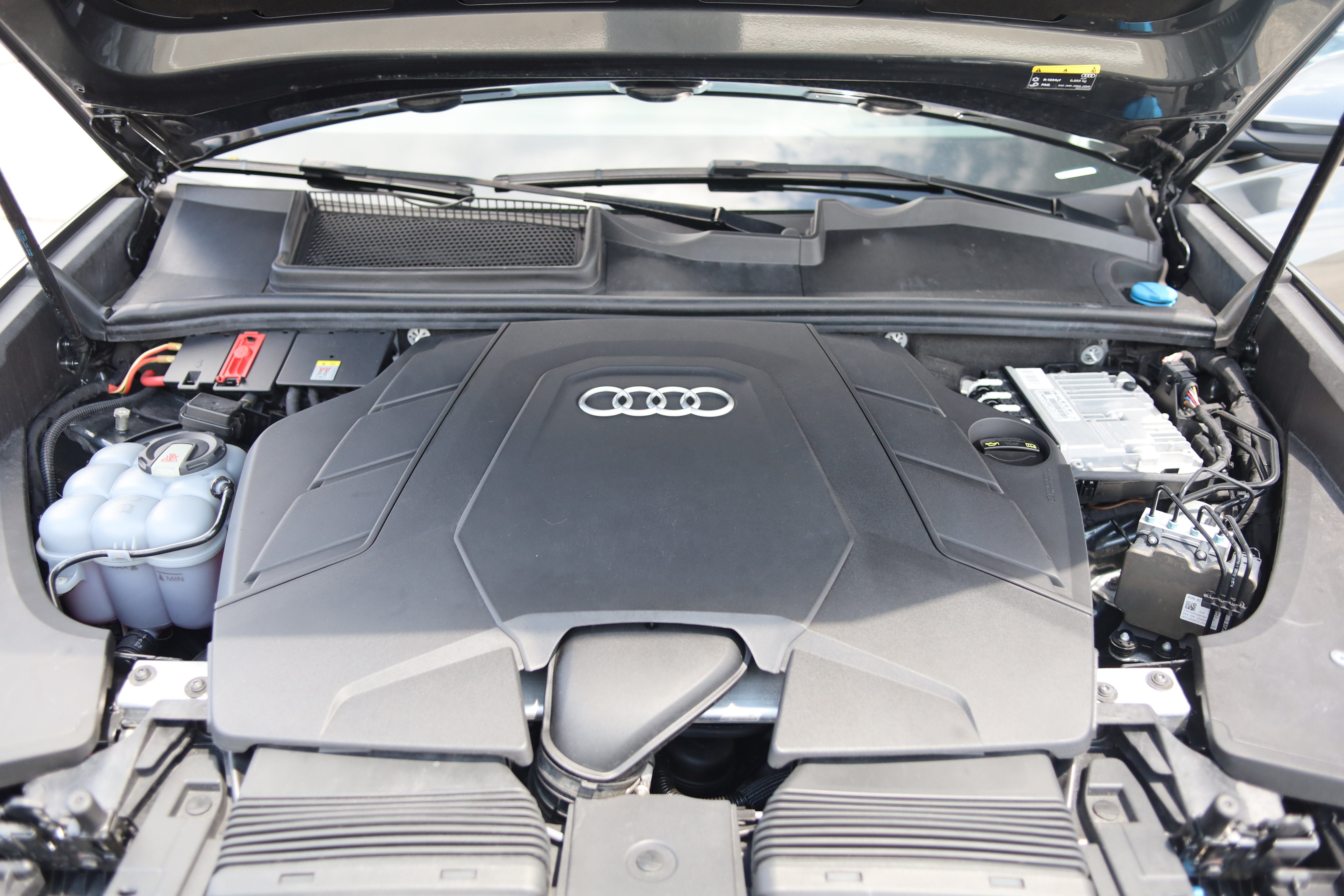 Used 2020 Audi Q8 Prestige w/ Prestige Package AWD/4WD image 46