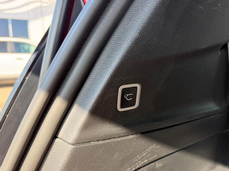 Used 2025 Chrysler Pacifica Limited FWD image 5