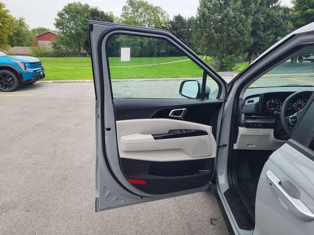 Certified 2024 Kia Carnival EX FWD image 13
