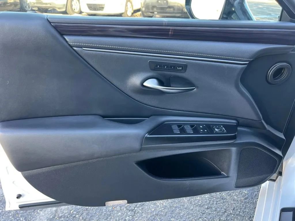 Used 2020 Lexus ES 350 ES 350 Sedan 4D image 26