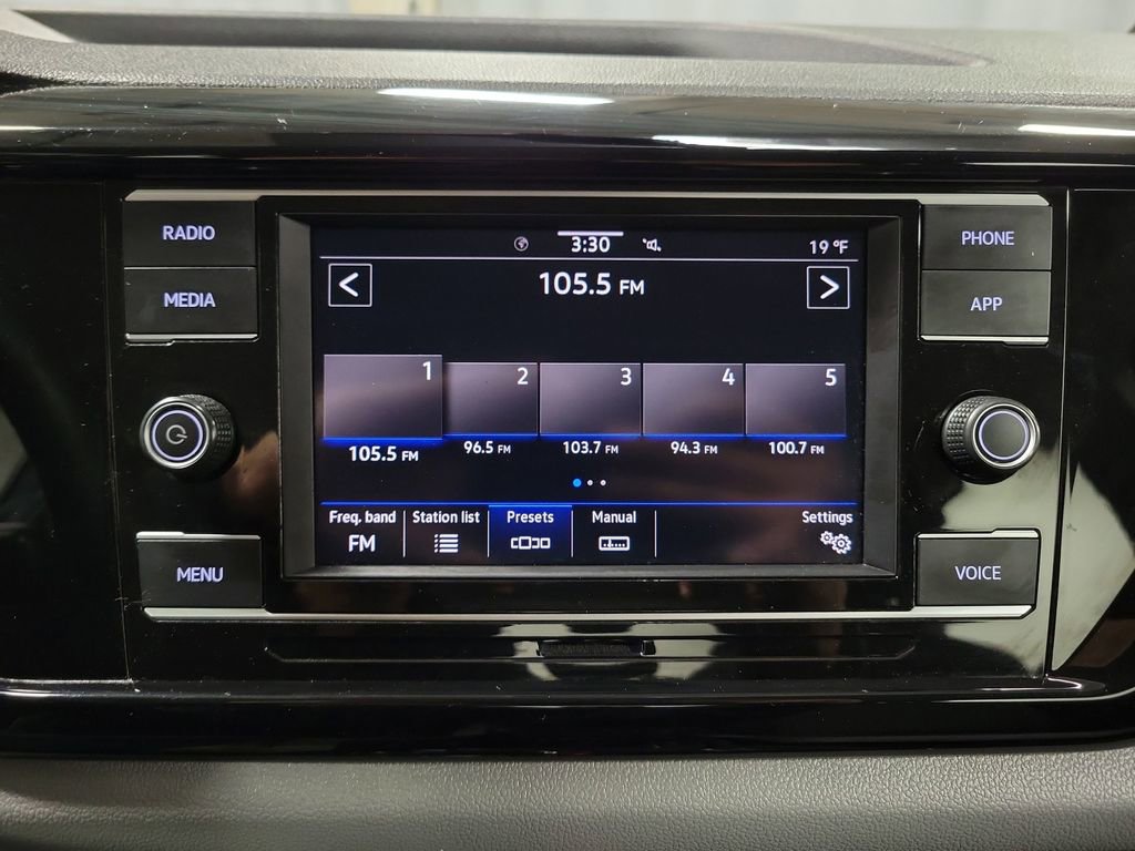 Used 2022 Volkswagen Taos S image 18