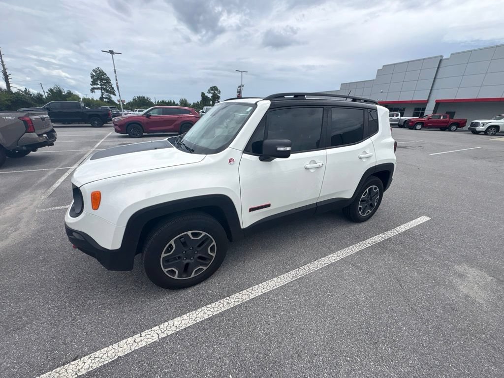 Used 2017 Jeep Renegade Trailhawk AWD/4WD image 4