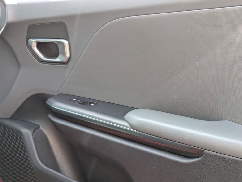 Used 2025 Kia K4 LXS image 30