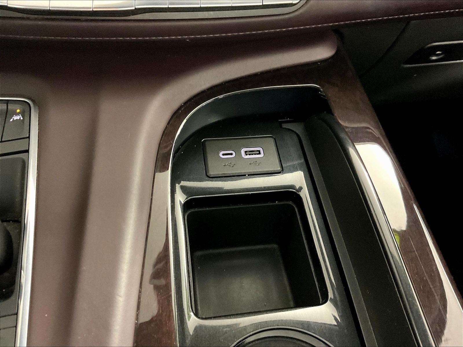 Used 2022 Cadillac Escalade Premium Luxury Platinum w/ LPO, Radiant Package AWD/4WD image 16