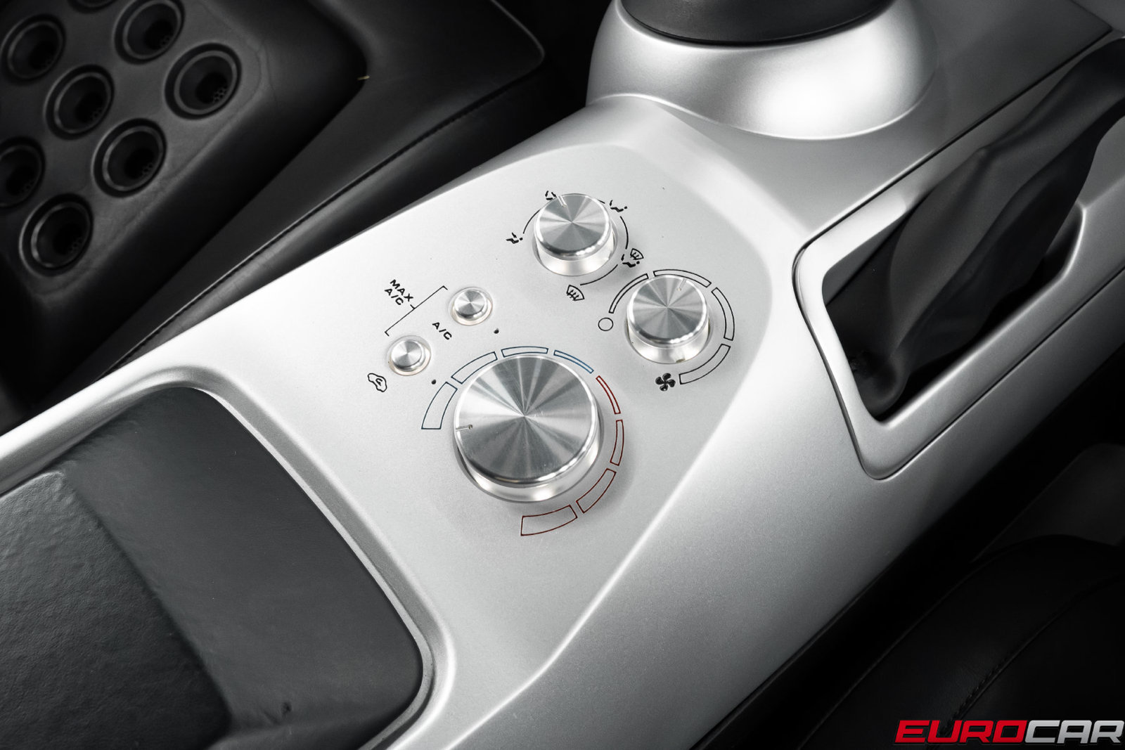 Used 2005 Ford GT RWD image 42