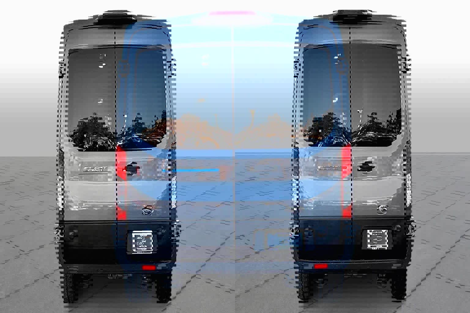 Used 2022 Ford E-Transit Medium Roof image 4