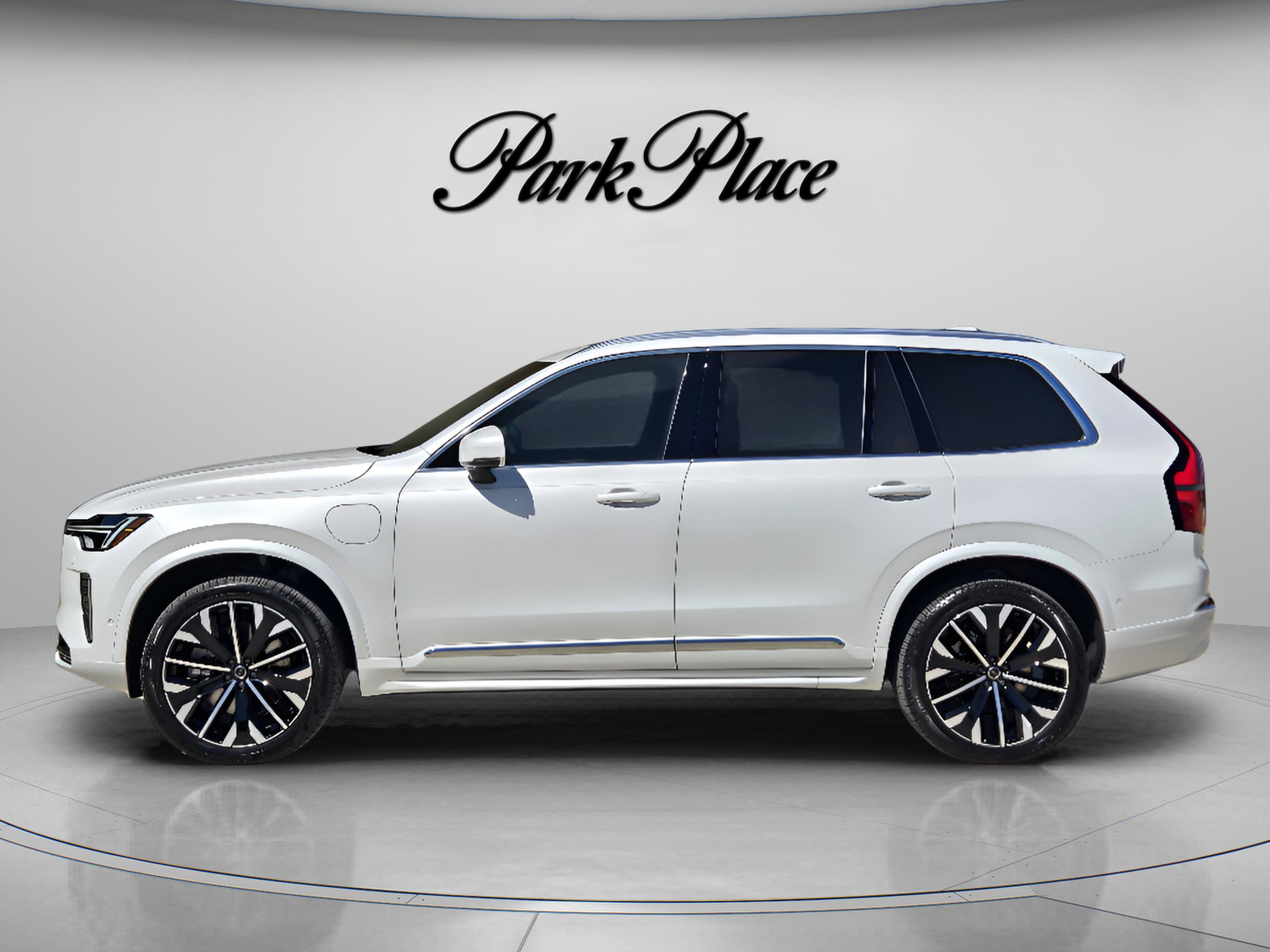 New 2026 Volvo XC90 T8 Plus w/ Protection Package Premier image 2