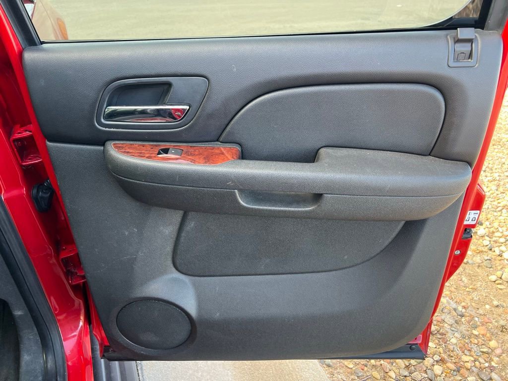 Used 2011 Chevrolet Avalanche LTZ image 23