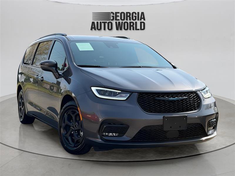 Used 2021 Chrysler Pacifica Touring w/ Uconnect Theater Family Group image 2
