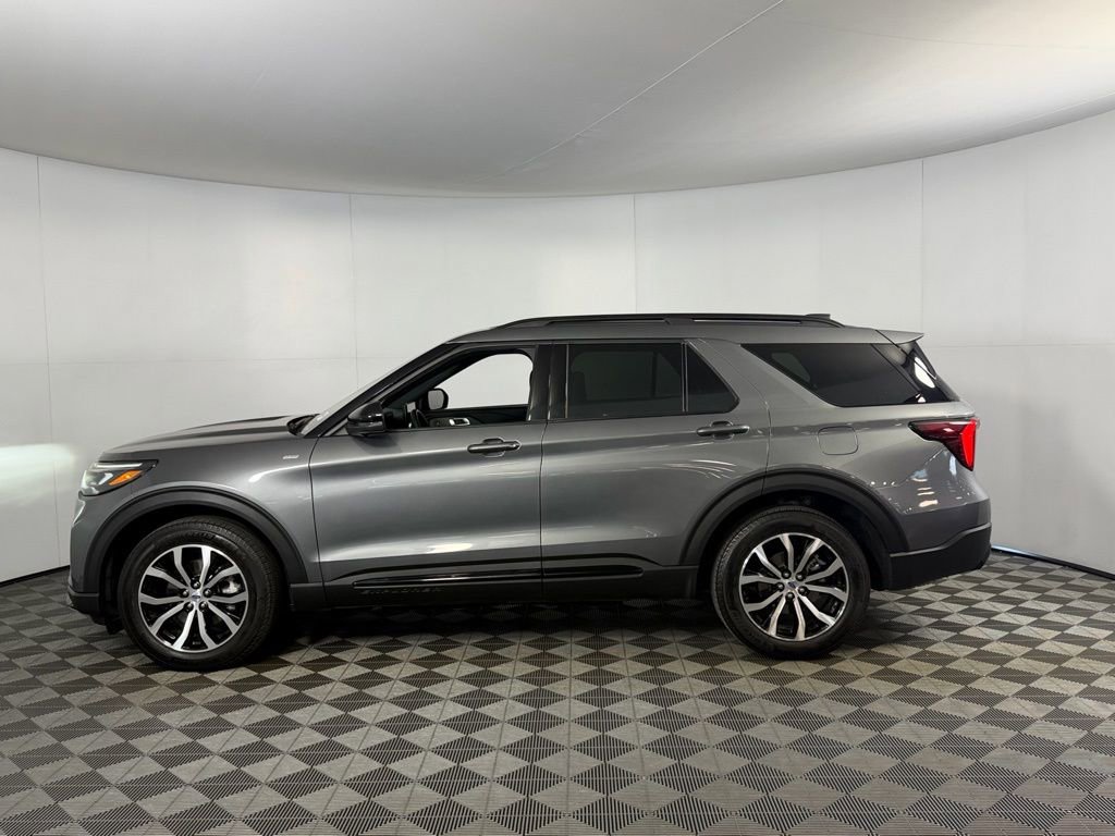 Used 2025 Ford Explorer ST-Line AWD/4WD image 8