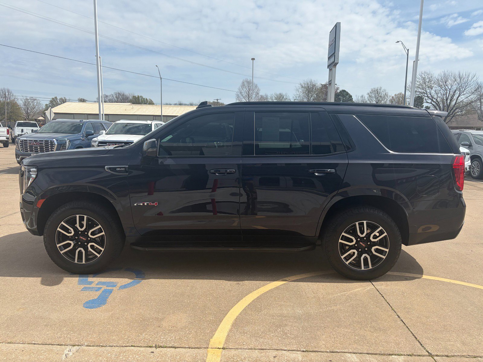 Certified 2023 GMC Yukon AT4 image 3
