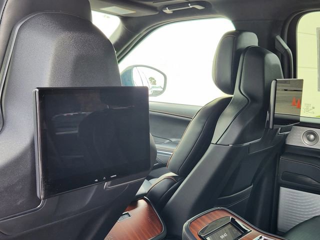 New 2025 Lincoln Navigator L Black Label image 16