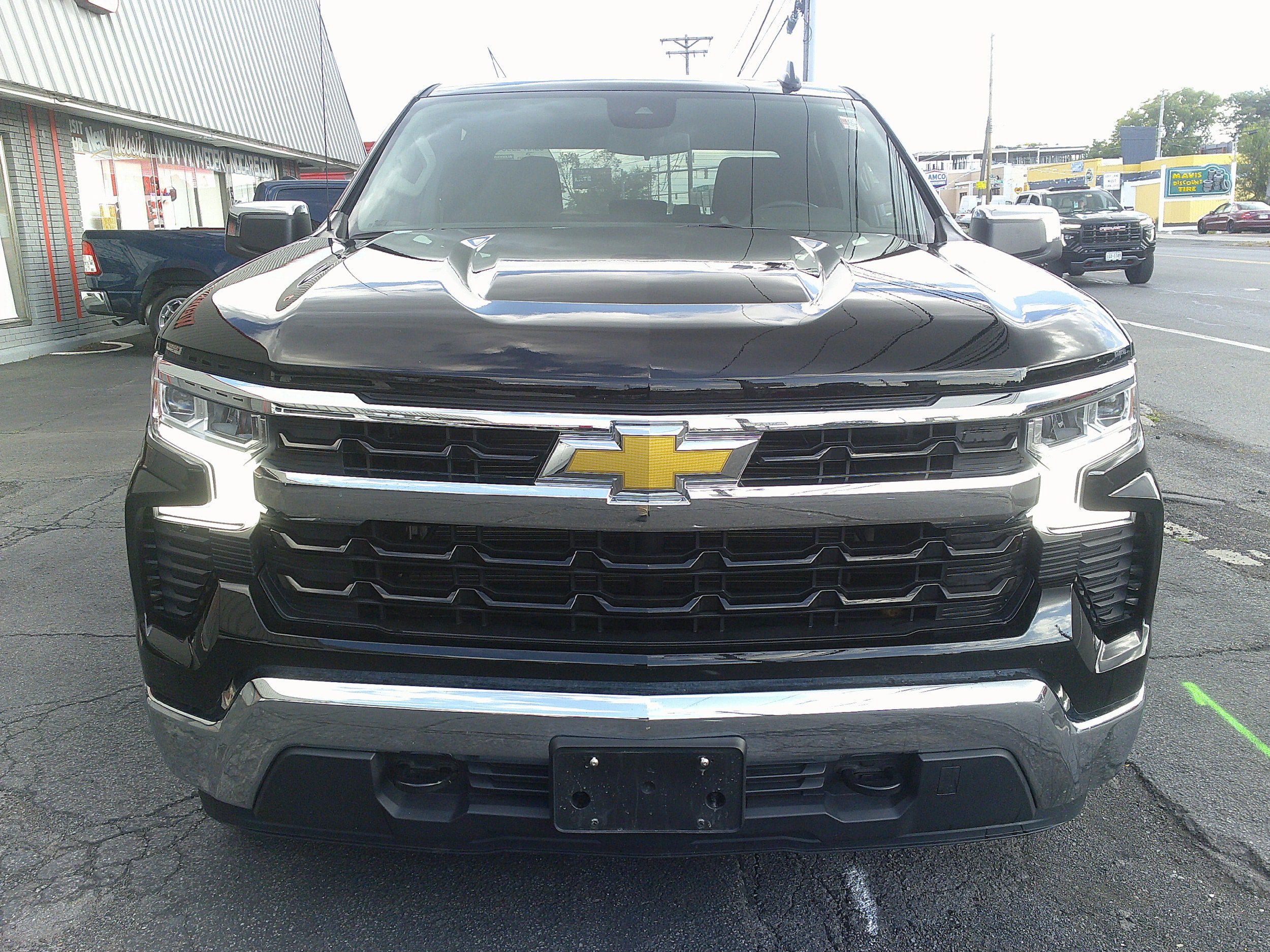 Used 2026 Chevrolet Silverado 1500 LT AWD/4WD image 3