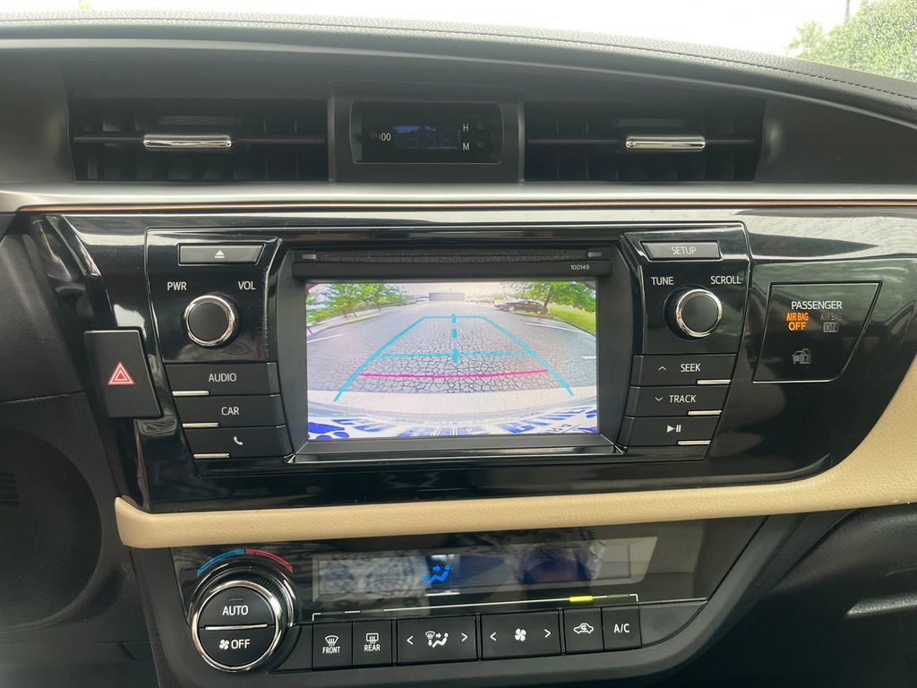 Used 2014 Toyota Corolla LE FWD image 18