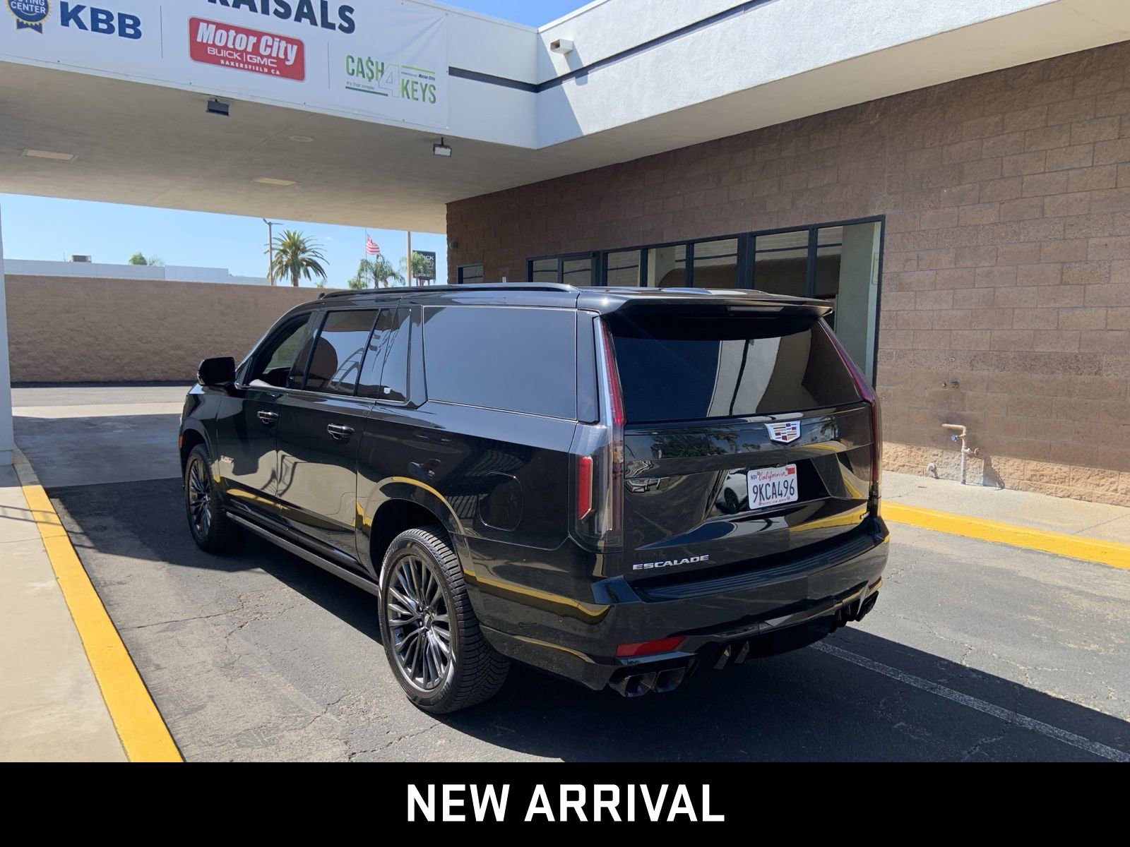 Used 2023 Cadillac Escalade ESV V AWD/4WD image 6