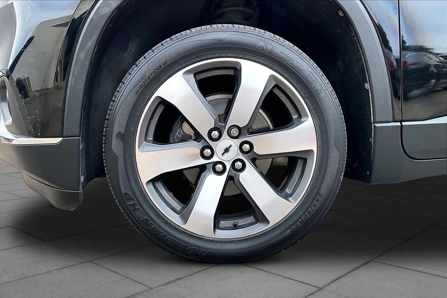 Used 2018 Chevrolet Traverse LT FWD image 11