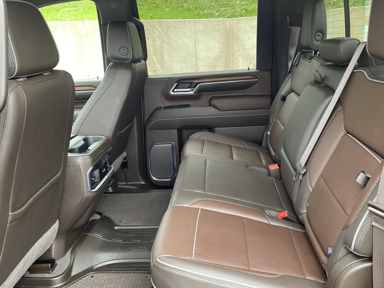 Used 2024 GMC Sierra 2500 Denali w/ Denali Reserve Package AWD/4WD image 9
