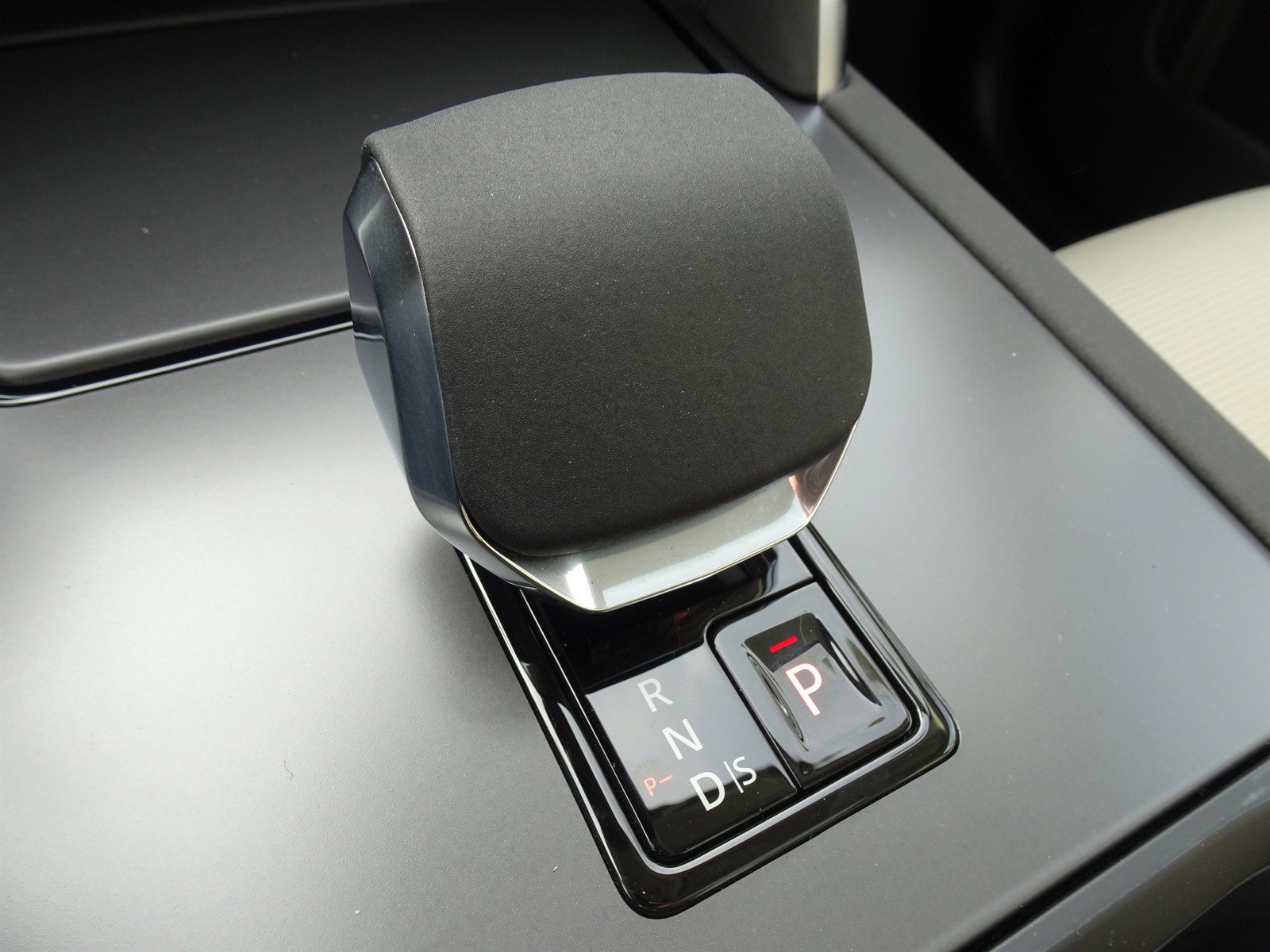 New 2025 Land Rover Discovery Sport S image 22