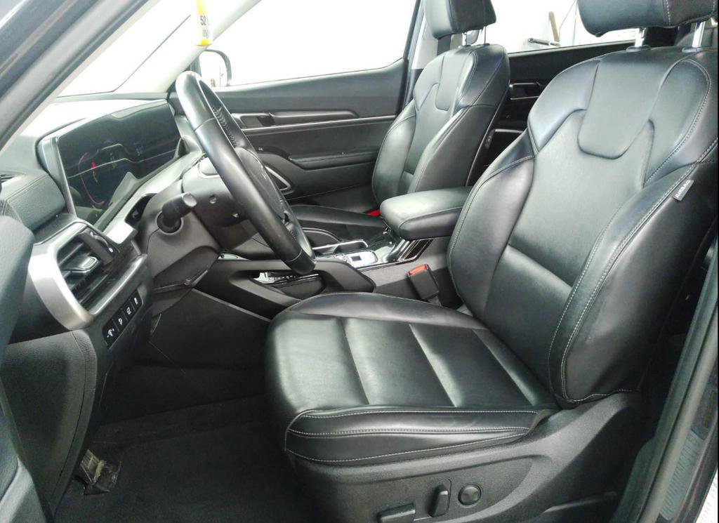 Used 2025 Kia Telluride S image 2
