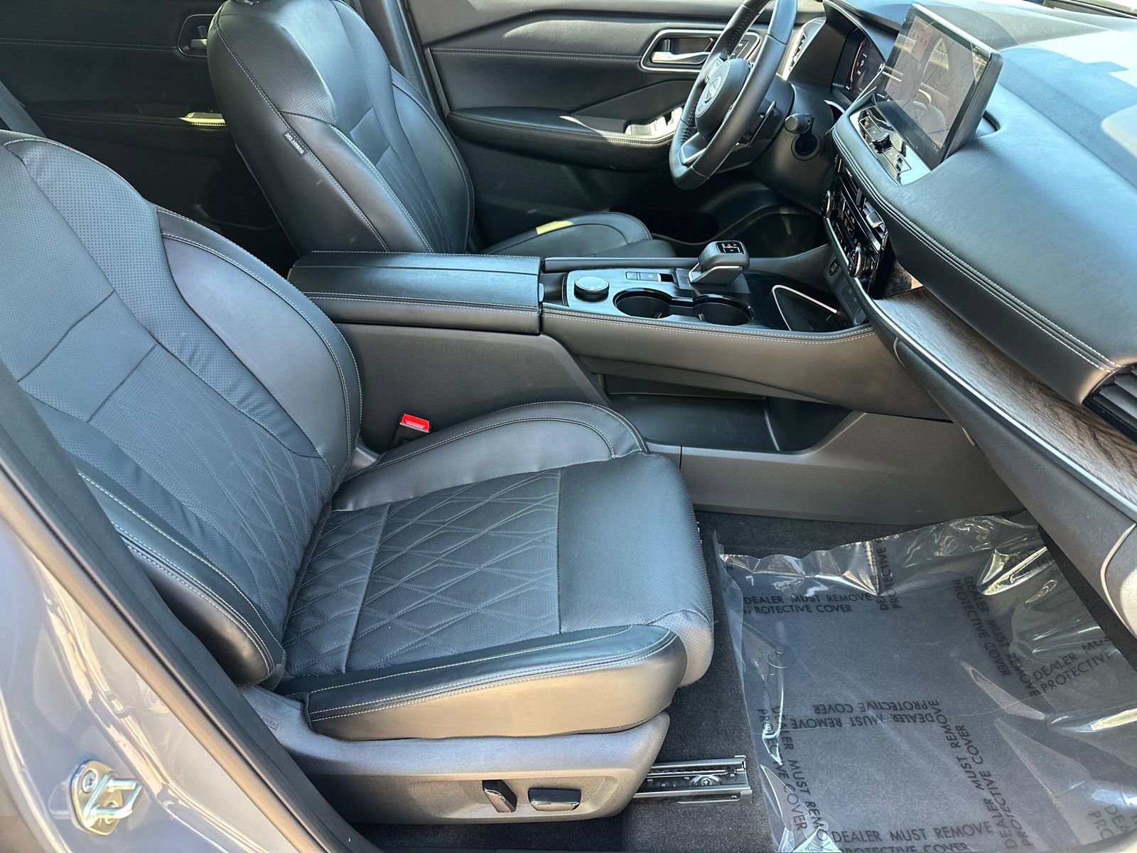 Used 2024 Nissan Rogue Platinum w/ Platinum Premium Package image 11