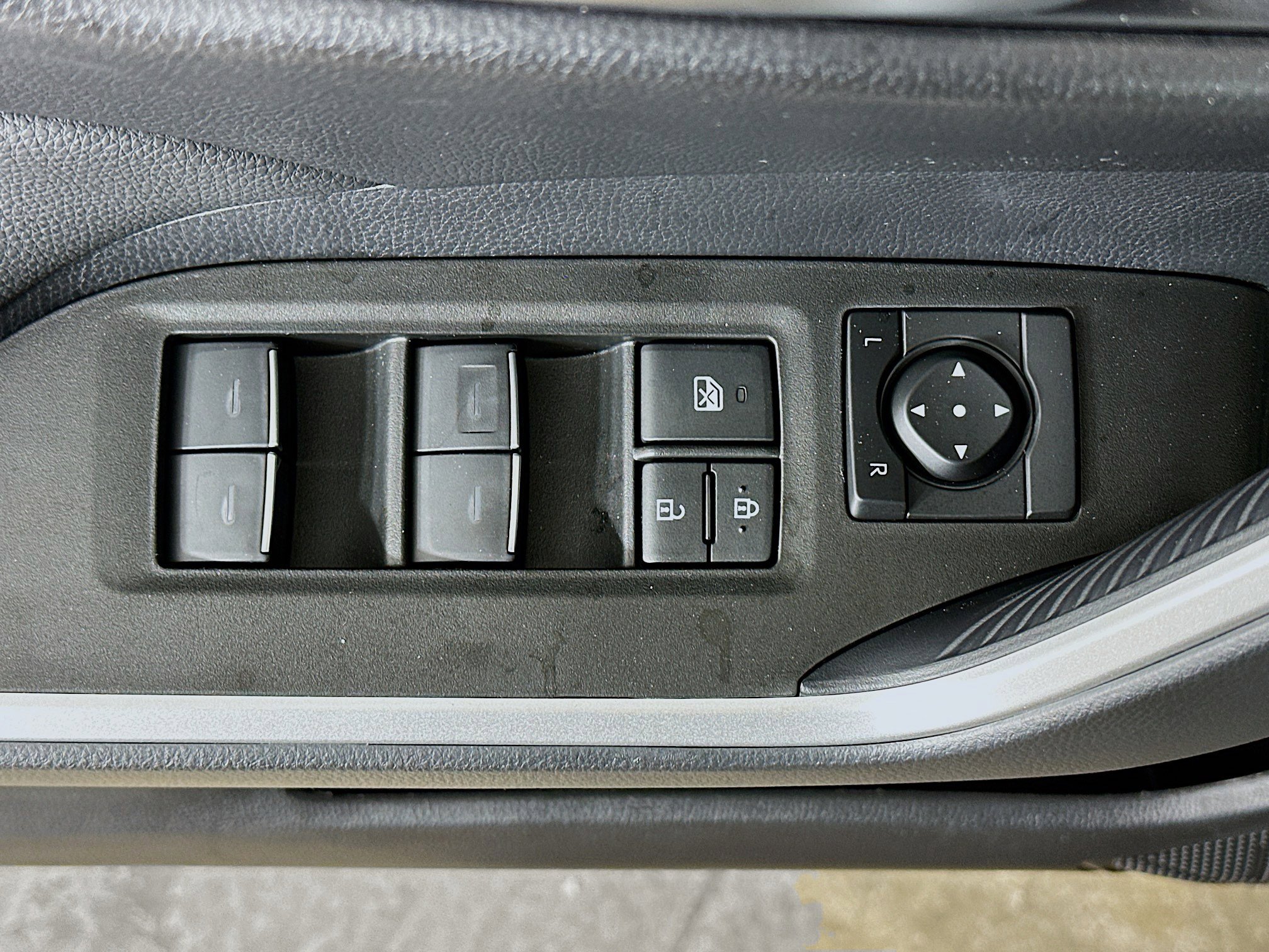 Used 2025 Toyota RAV4 XLE w/ Convenience Package image 15