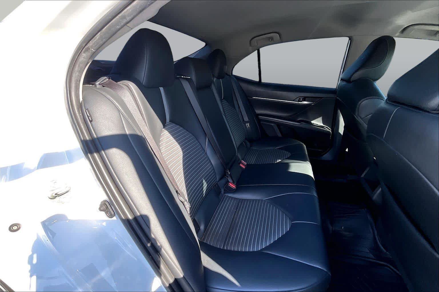 Used 2020 Toyota Camry SE FWD image 18