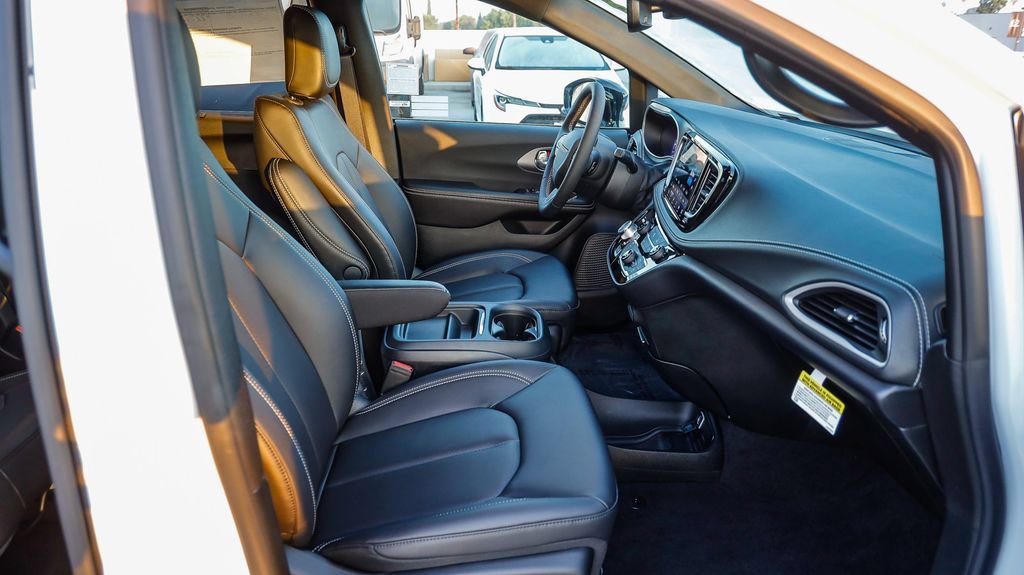 New 2027 Chrysler Pacifica Select FWD image 20