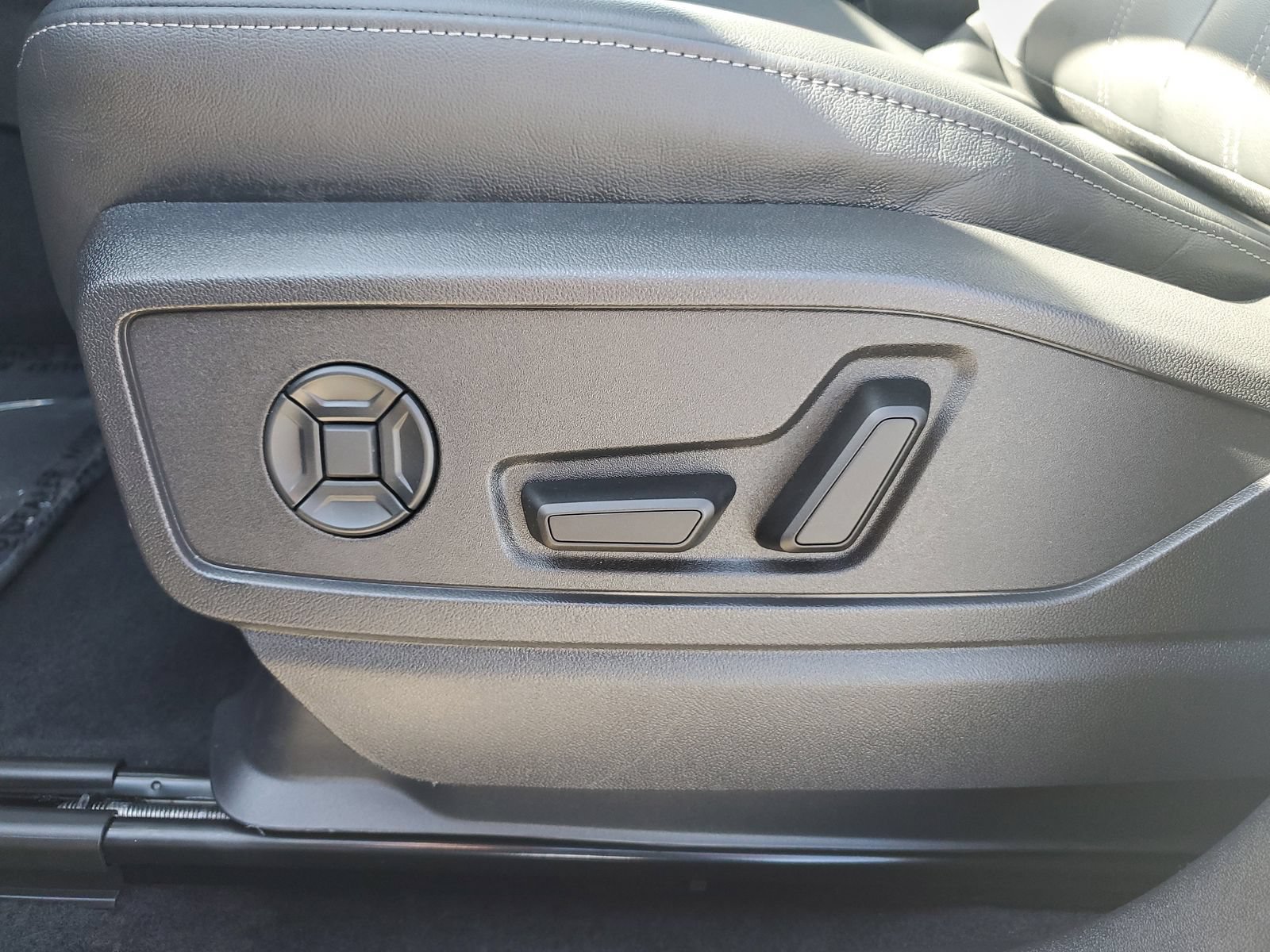 Used 2025 Audi Q5 Premium w/ Convenience Package AWD/4WD image 23
