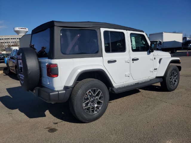New 2026 Jeep Wrangler Unlimited Sahara AWD/4WD image 6