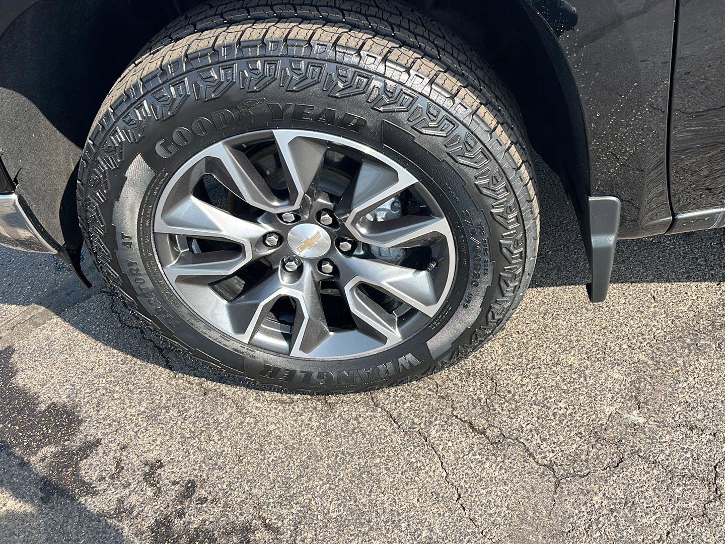 Used 2024 Chevrolet Silverado 1500 LT AWD/4WD image 35