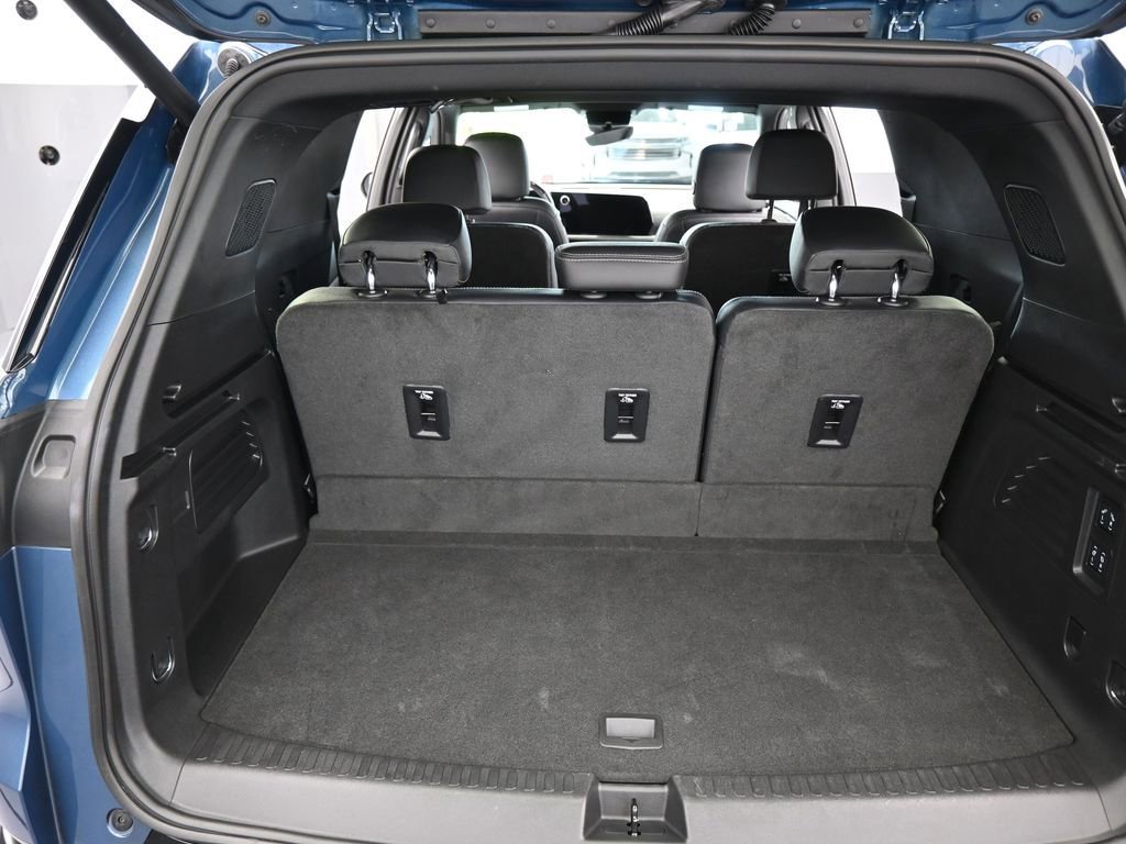 Used 2025 Chevrolet Traverse High Country image 49