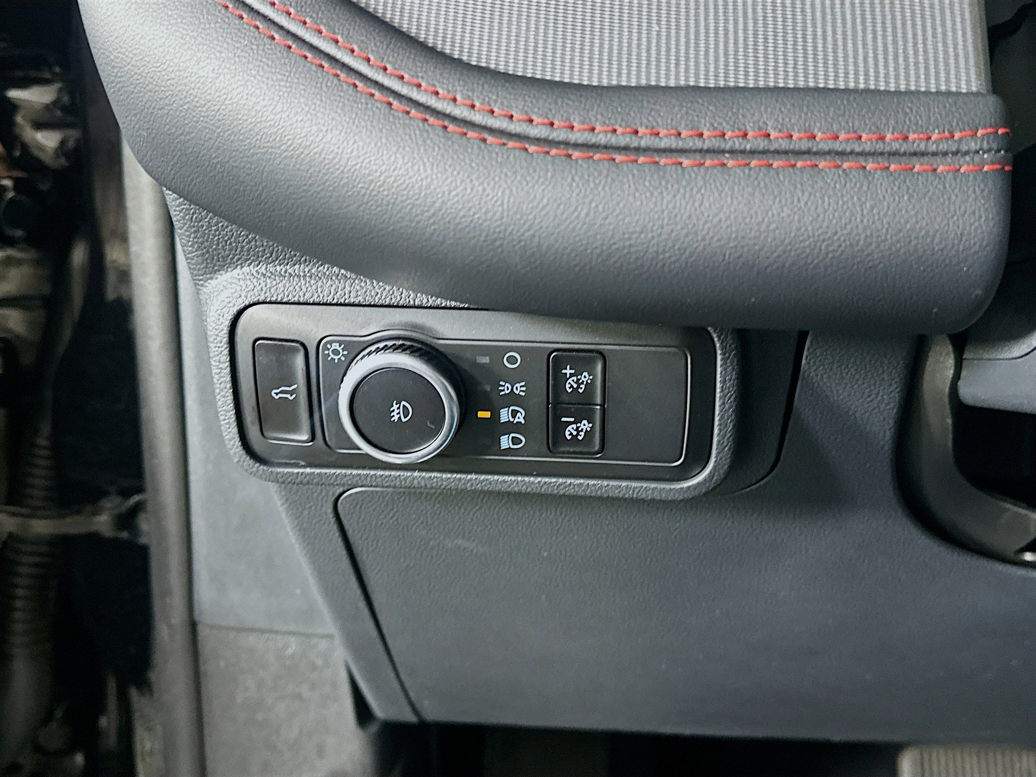 Used 2025 Ford Explorer ST-Line image 36