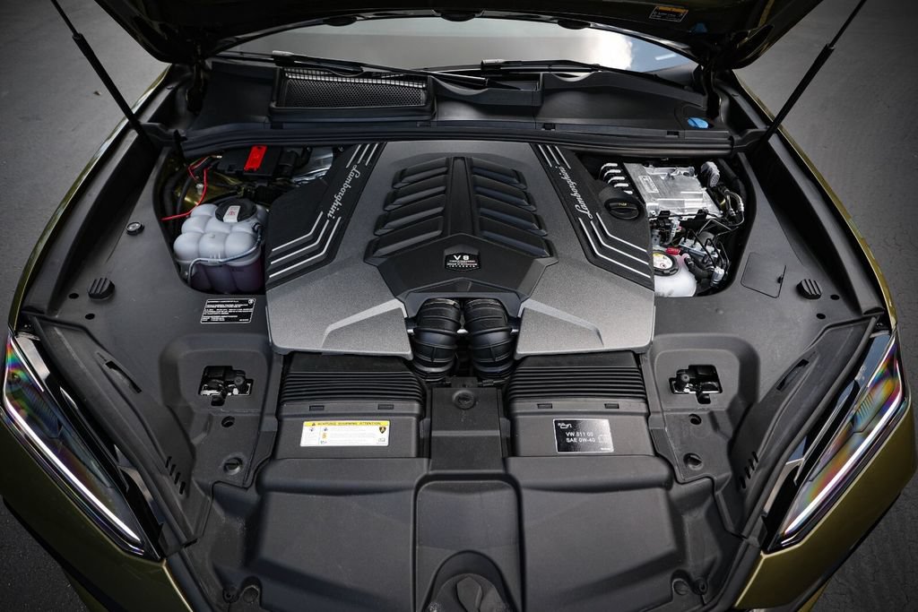 Used 2026 Lamborghini Urus SE AWD/4WD image 25