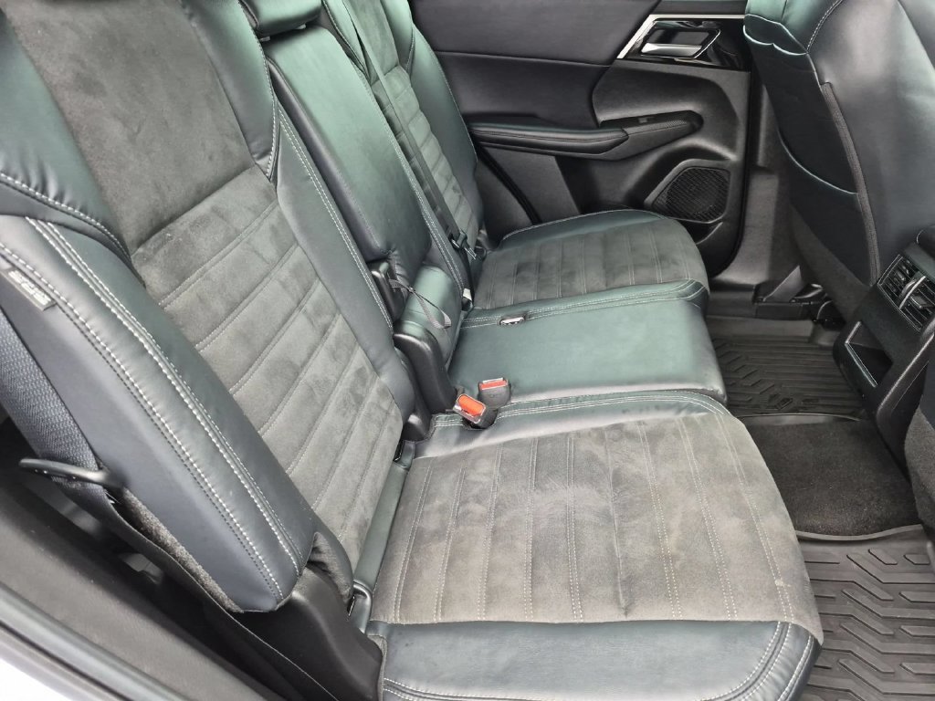 Used 2023 Mitsubishi Outlander SE AWD/4WD image 30