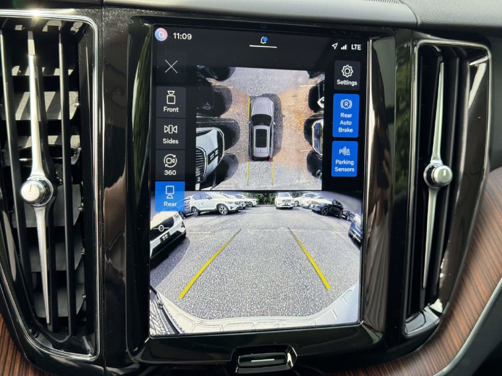 Certified 2024 Volvo XC60 B5 Plus w/ Protection Package Premier AWD/4WD image 26