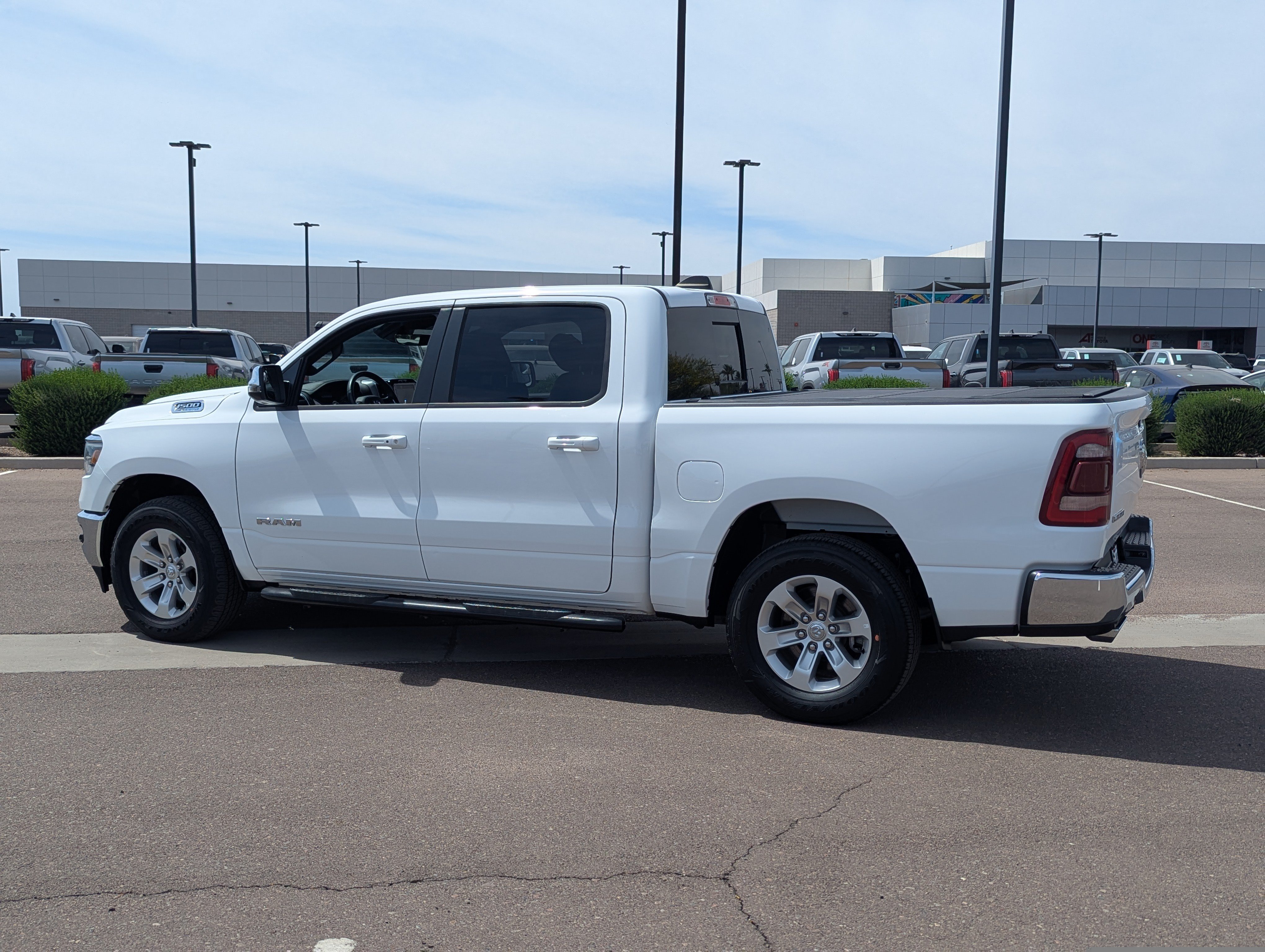 Used 2024 RAM 1500 Laramie AWD/4WD image 3