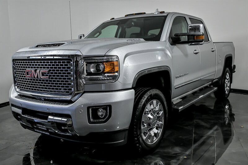Used 2017 GMC Sierra 2500 Denali w/ Duramax Plus Package AWD/4WD image 5
