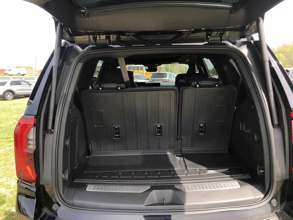 Used 2025 GMC Yukon AT4 w/ AT4 Premium Plus Package AWD/4WD image 17