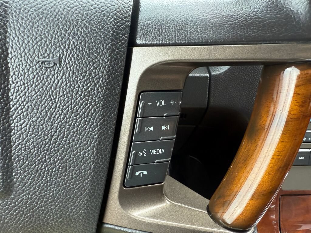 Used 2014 Lincoln Navigator 4WD image 15