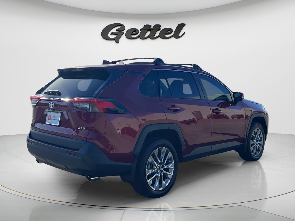 Used 2025 Toyota RAV4 XLE Premium FWD image 5