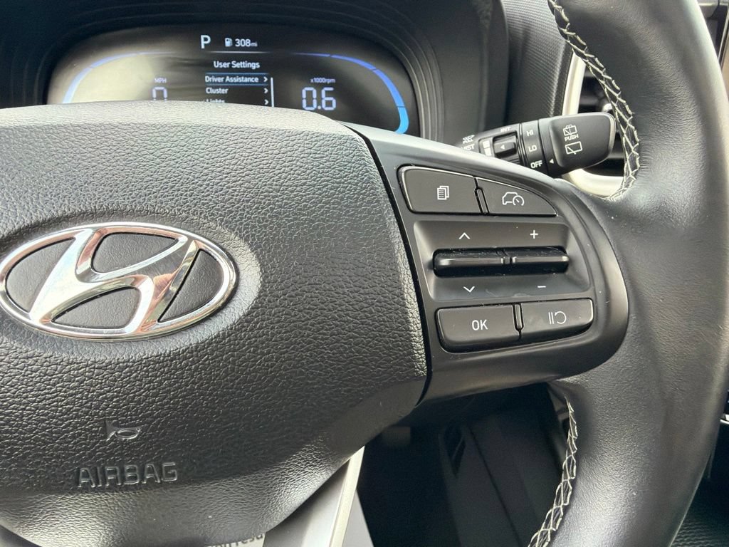 Used 2025 Hyundai Venue SEL FWD image 25