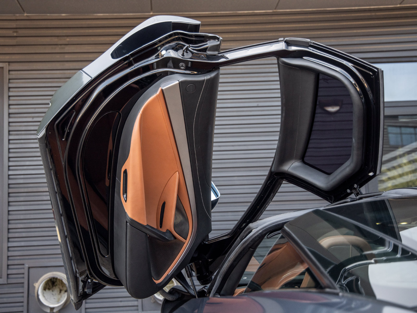 Used 2018 McLaren 720S RWD image 23