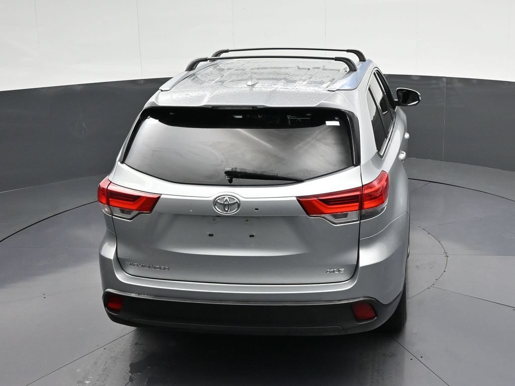 Used 2019 Toyota Highlander XLE FWD image 18